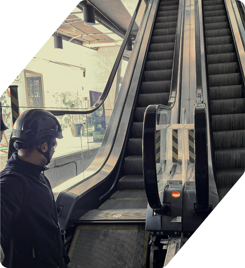 Empresa especialista en mantenimiento y modernización de ascensores y escaleras mecánicas LIFTRONIC